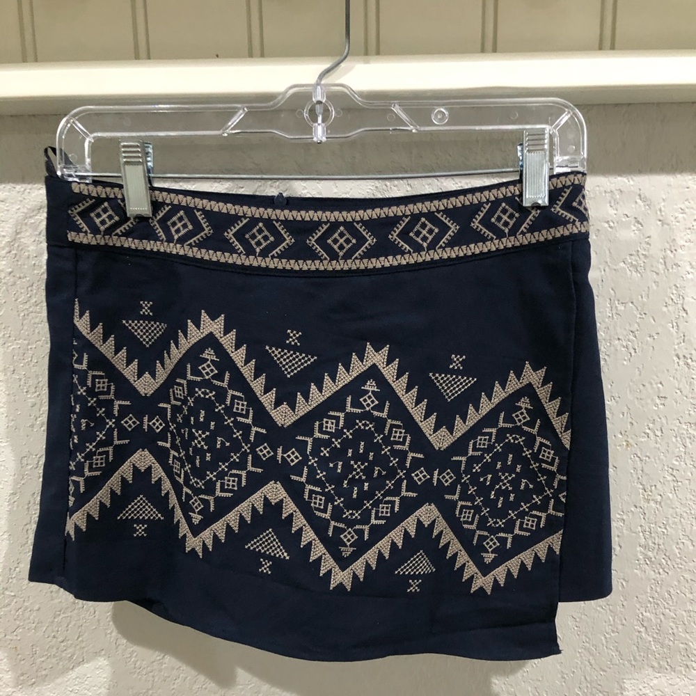 “Sweet Wanderer” Navy Aztec print skort